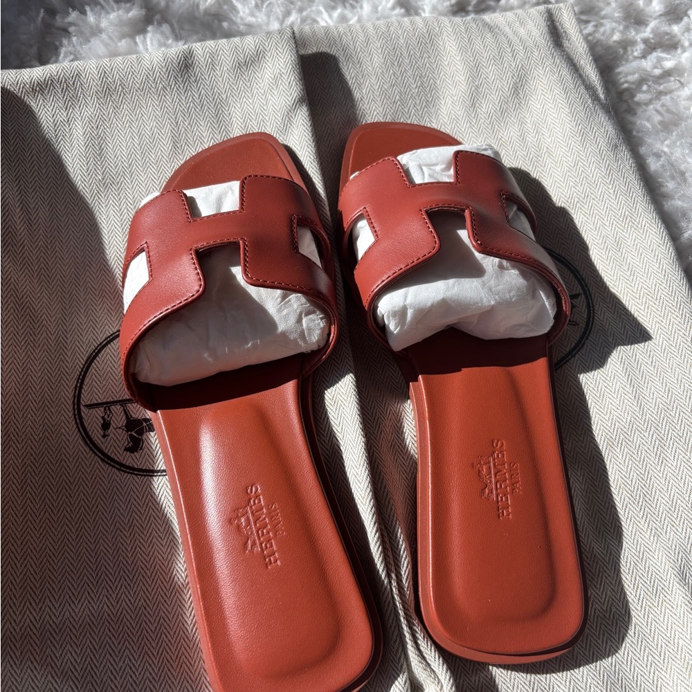 Hermes Oran Sandals rare color, like new in box - Picture 6 of 6